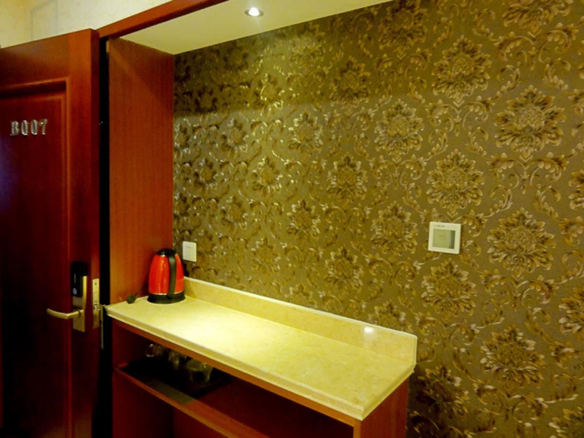 Hua Qi Kaiserdom Hotel Zhongshan Road St Michael'S Cathedral And Zhanqiao Pier تشينغداو المظهر الخارجي الصورة