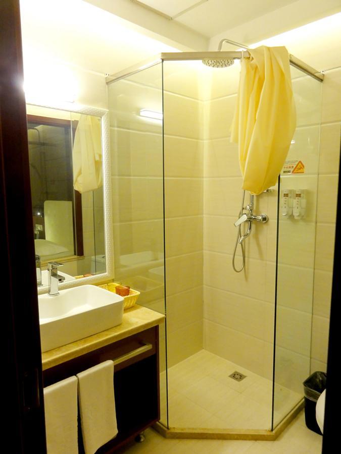Hua Qi Kaiserdom Hotel Zhongshan Road St Michael'S Cathedral And Zhanqiao Pier تشينغداو المظهر الخارجي الصورة