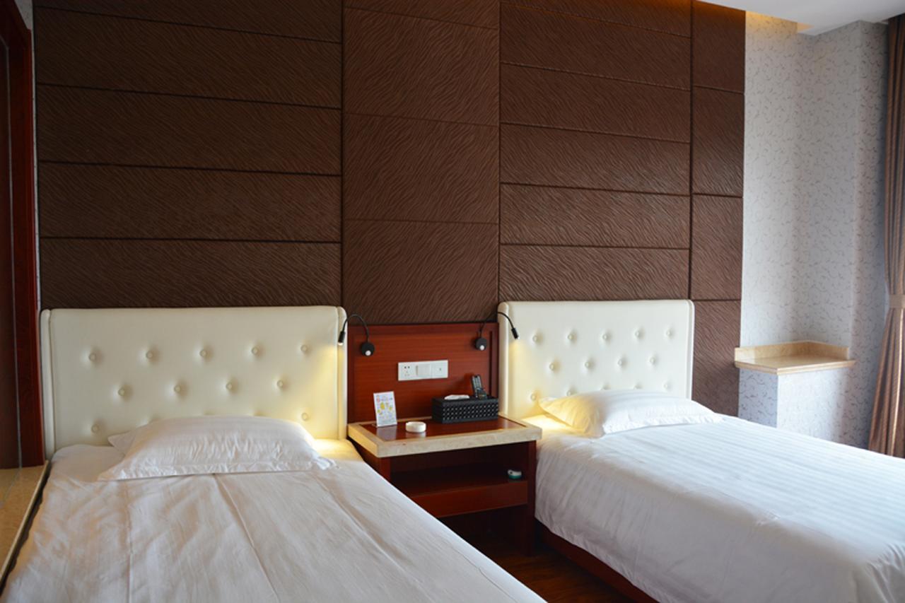 Hua Qi Kaiserdom Hotel Zhongshan Road St Michael'S Cathedral And Zhanqiao Pier تشينغداو المظهر الخارجي الصورة