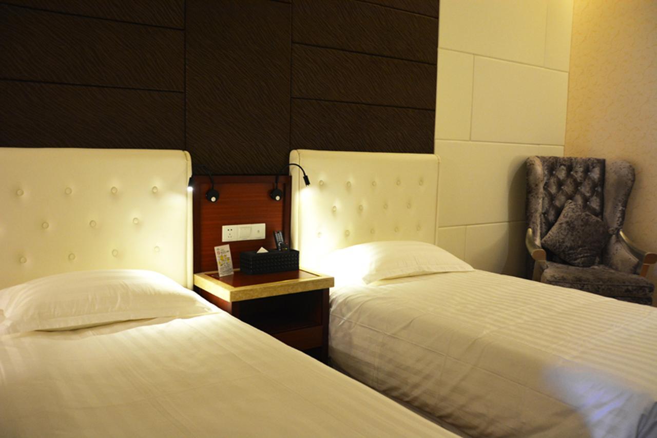 Hua Qi Kaiserdom Hotel Zhongshan Road St Michael'S Cathedral And Zhanqiao Pier تشينغداو المظهر الخارجي الصورة