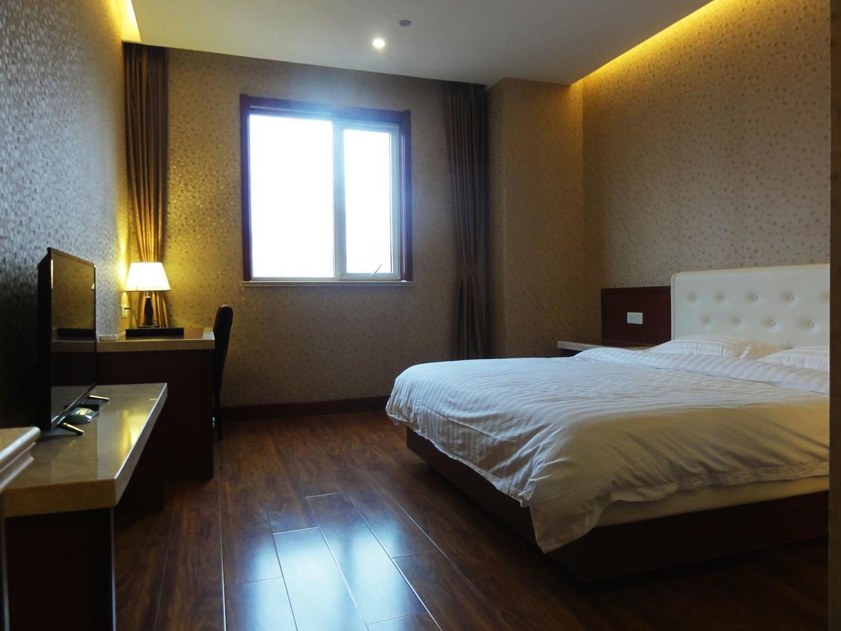 Hua Qi Kaiserdom Hotel Zhongshan Road St Michael'S Cathedral And Zhanqiao Pier تشينغداو المظهر الخارجي الصورة